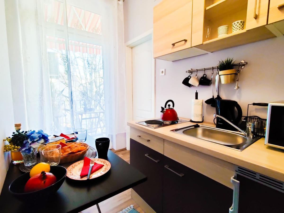 Apartment 2 On Seven