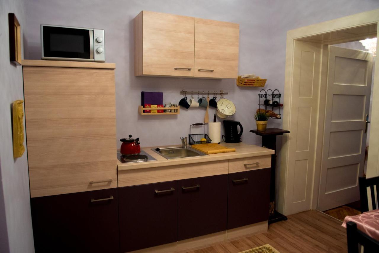 Apartment 2 On Seven