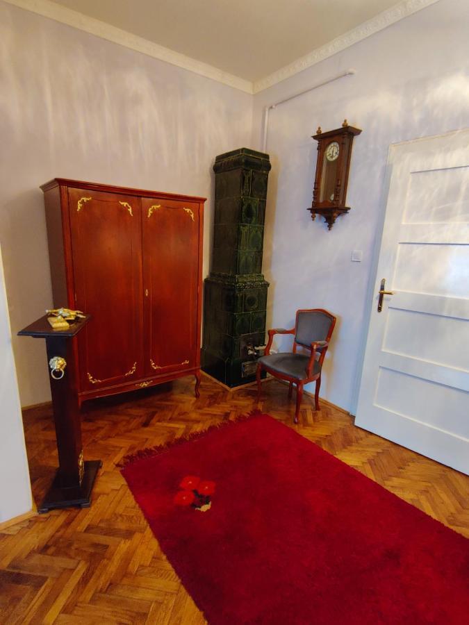 2 On Seven Apartment *