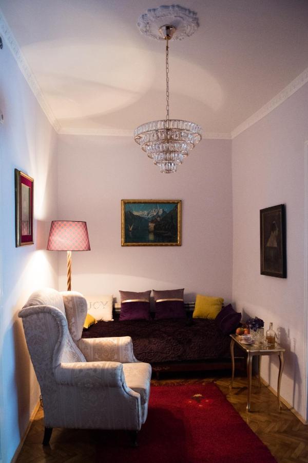 2 On Seven Apartment