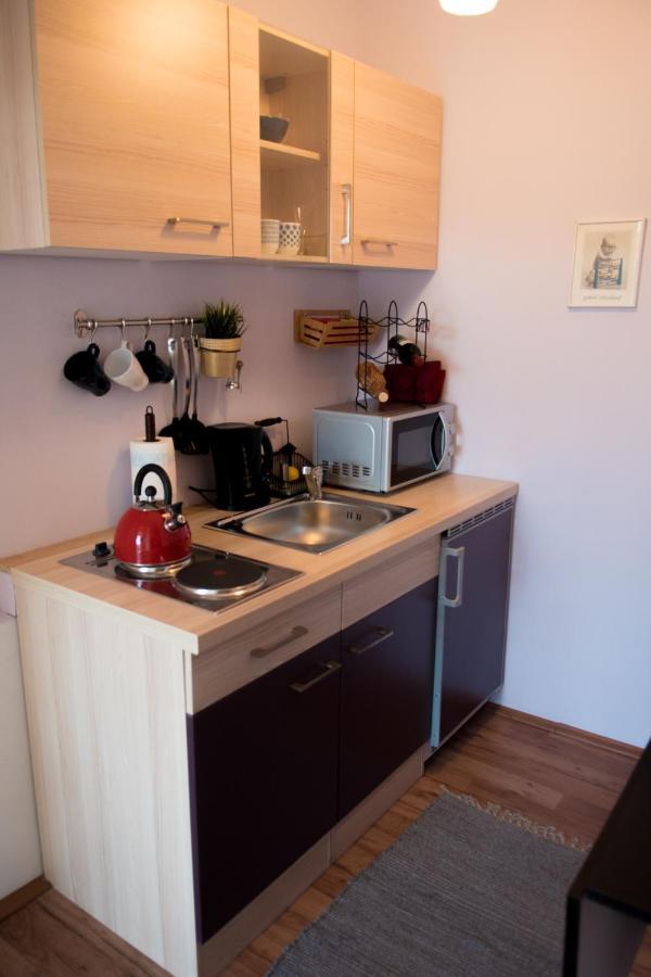 Apartment 2 On Seven