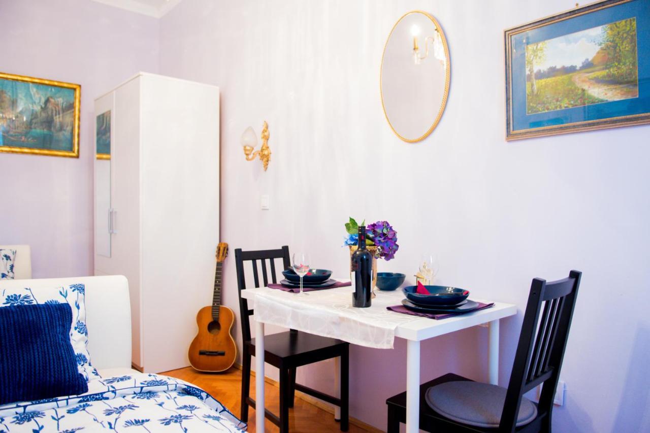 2 On Seven Apartment